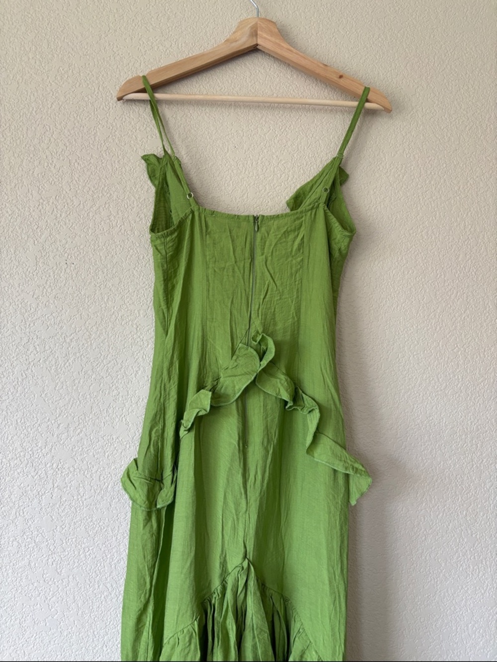PrettyLittleThing Women's Tall Textured Frill Maxi Dress in Olive Green. NWT - Picture 6 of 7
